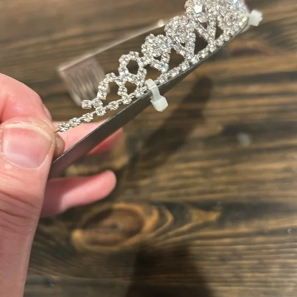 Adrene rhinestone decorative tiara New - Picture 3 of 6